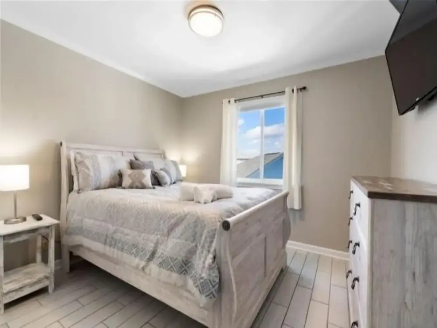 Ocean Time - Steps To The Beach! Carolina Beach Charm Surrounds You When Your On Ocean Time! 2 Bedroom Condo by Redawning