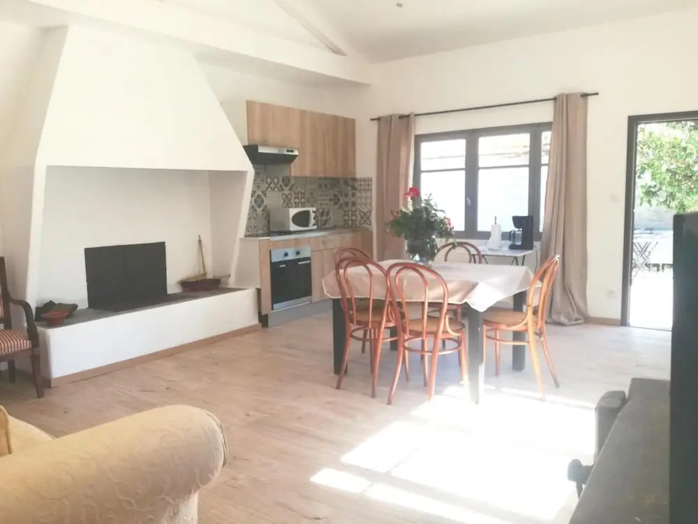 House With one Bedroom in Saint-gilles, With Shared Pool, Furnished Garden and Wifi