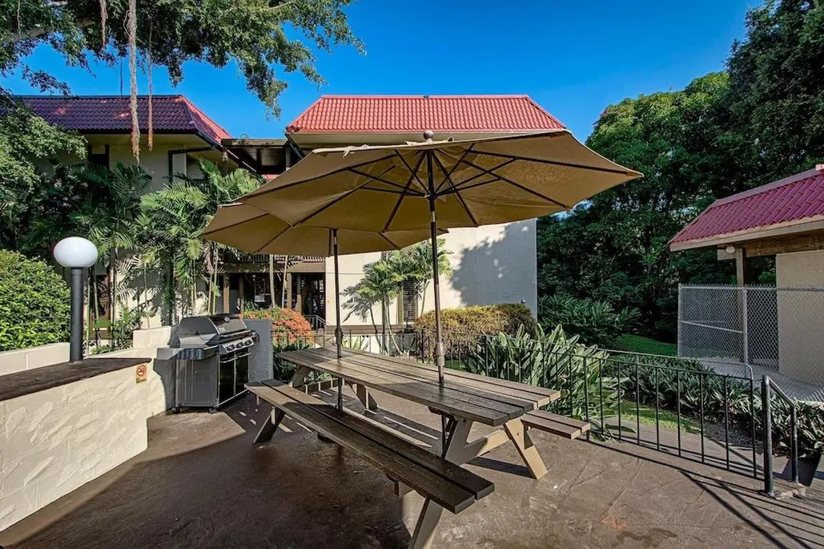 Kona Mansions - Studio condo by RedAwning