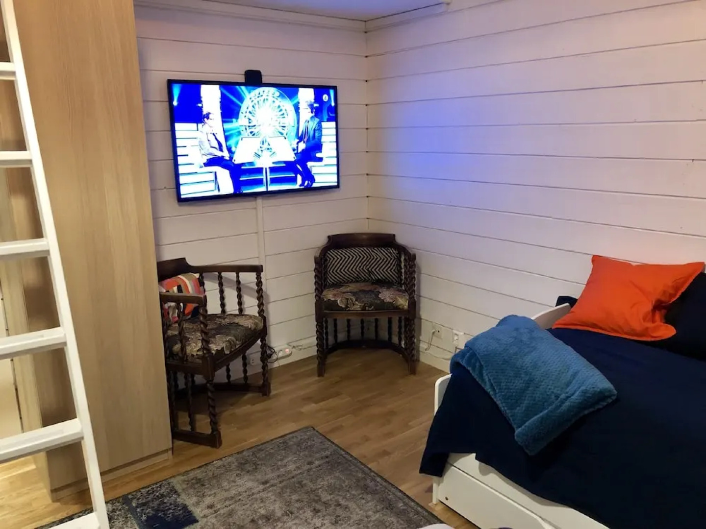 Hills Loft Cottage with Sauna