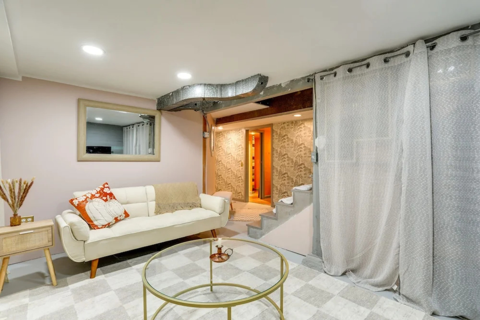 Quaint Studio w/ Sauna: 5 Mi to Space Needle