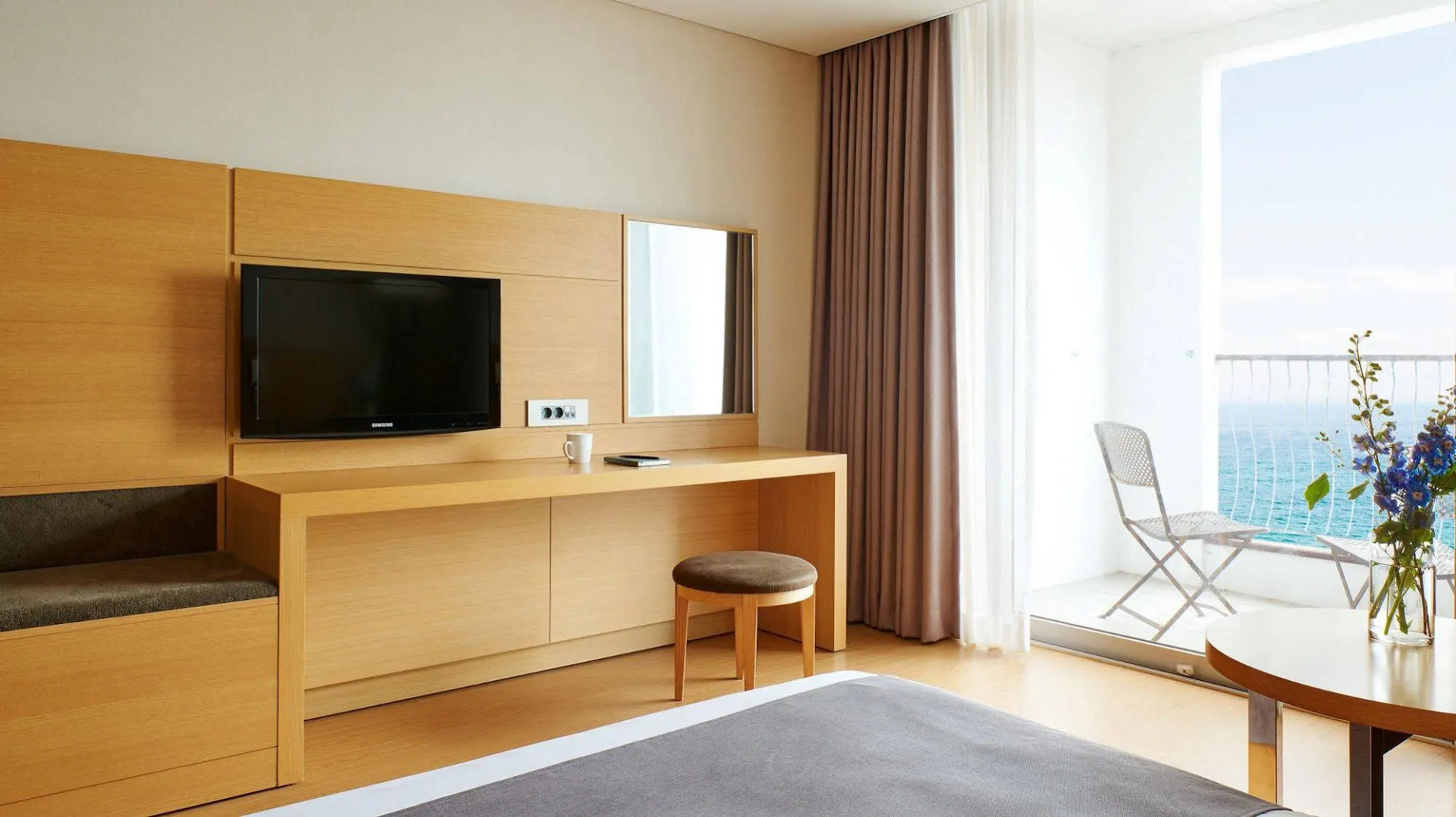 The Suites Hotel Naksan