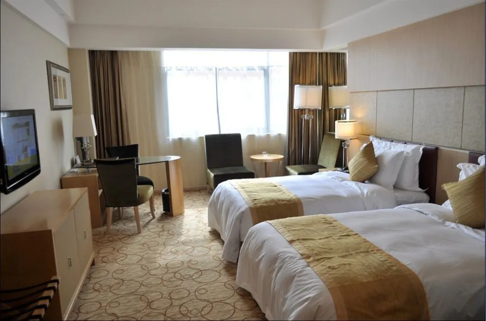 Kolam Gloria Plaza Hotel