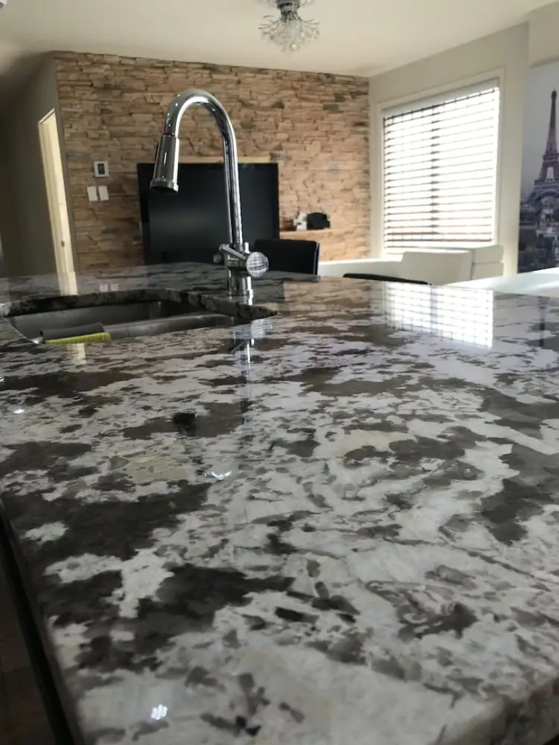 Laval centre apartment