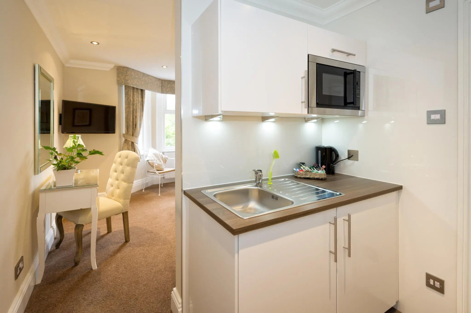 Cheshire Hospitality Ltd T/A Lennox Lea Studios & Apartments