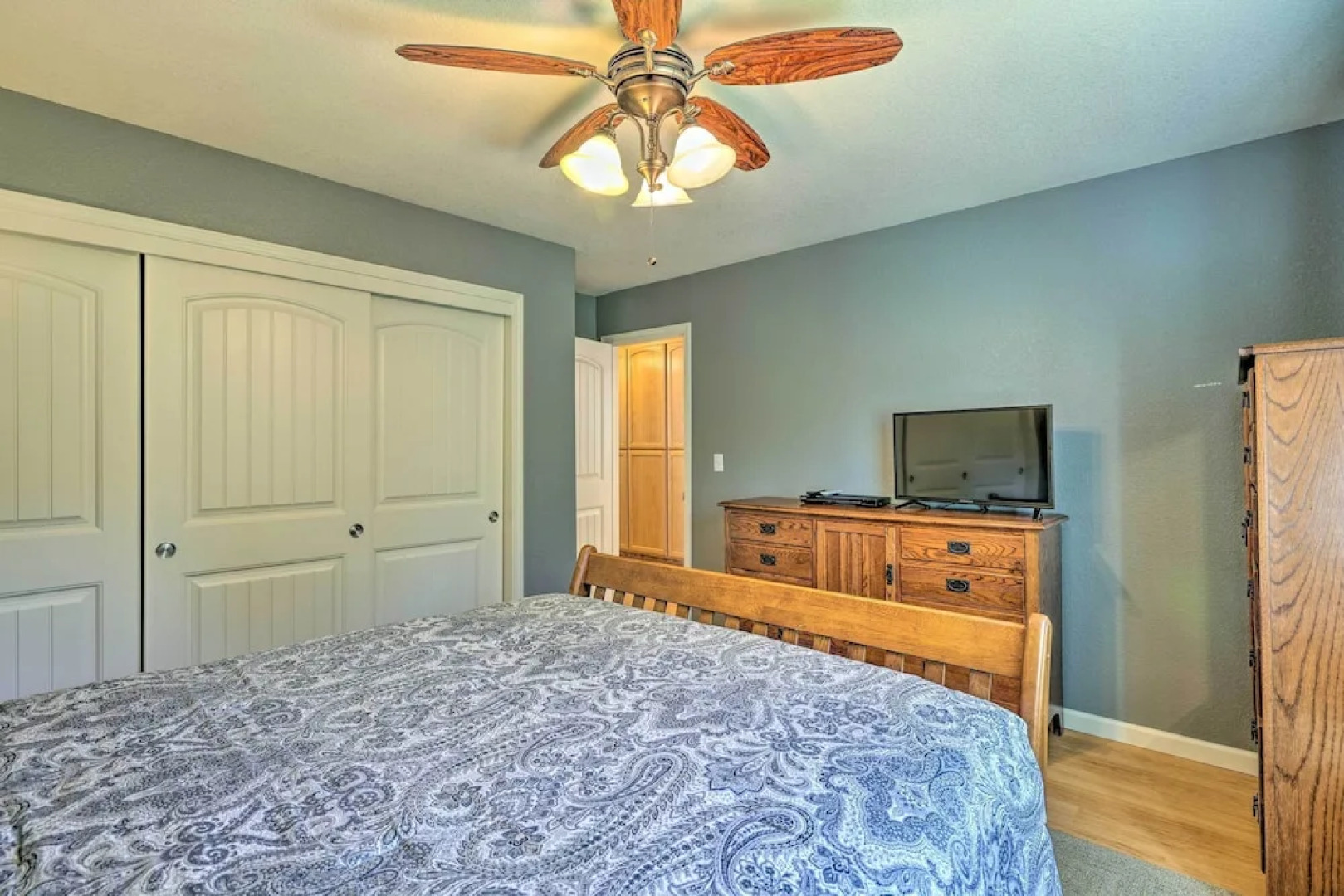 Community Perks: Welcoming Groveland Home