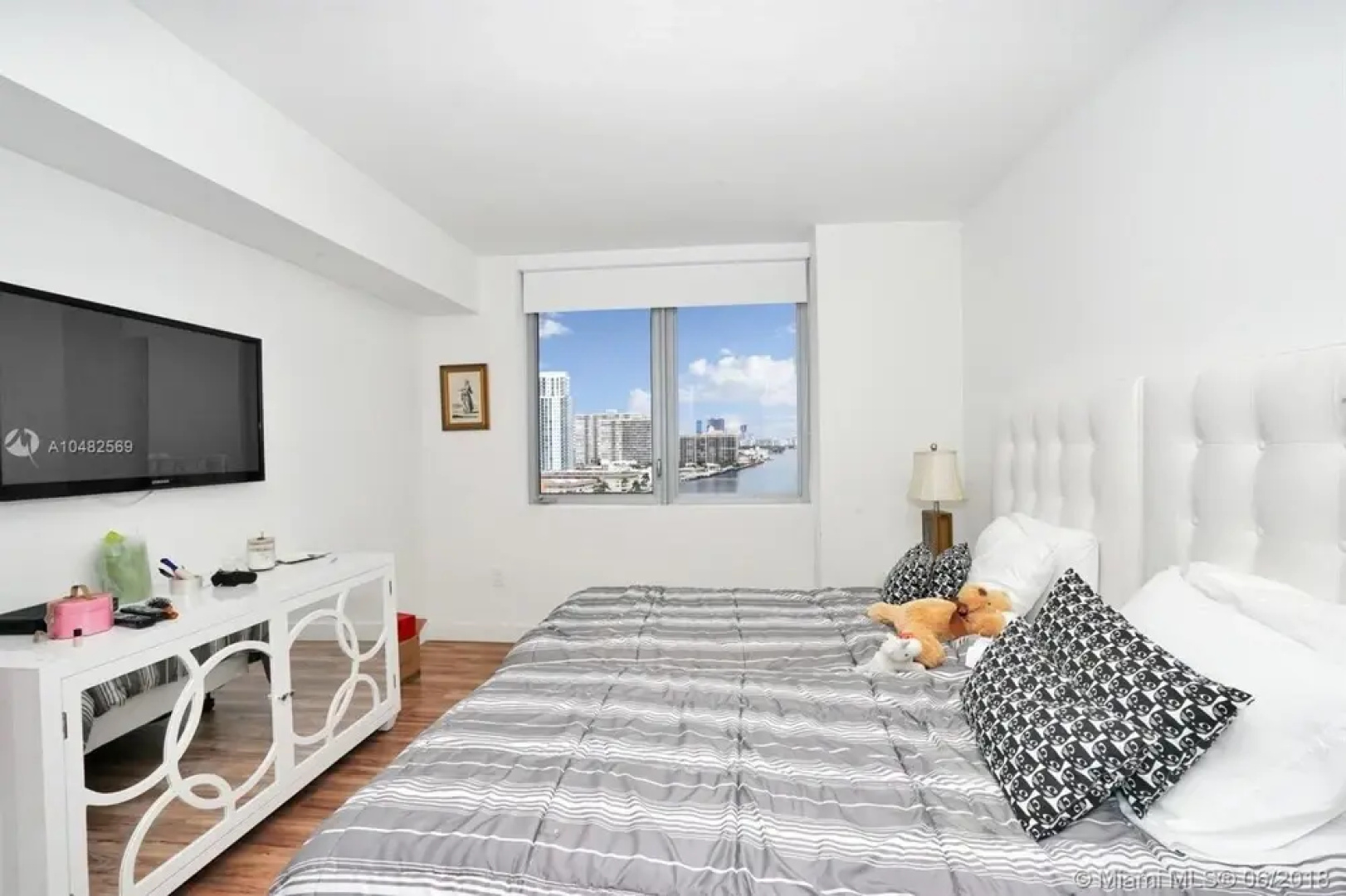 Incredible Bay View 3 Bed Private Floor Apt 1101 BW Resort Miami FL