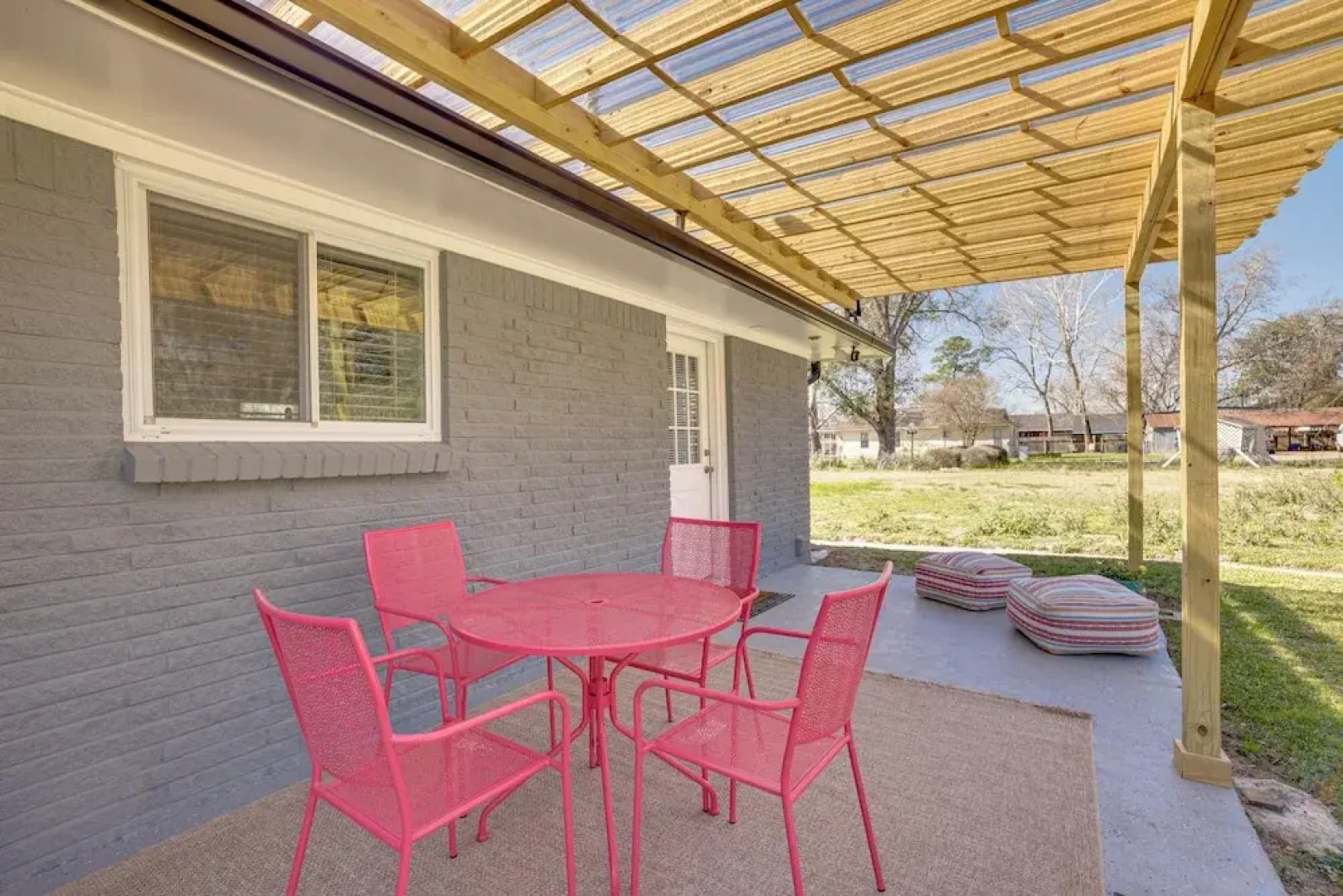 Pet-friendly Tomball Cottage: Steps to Downtown!