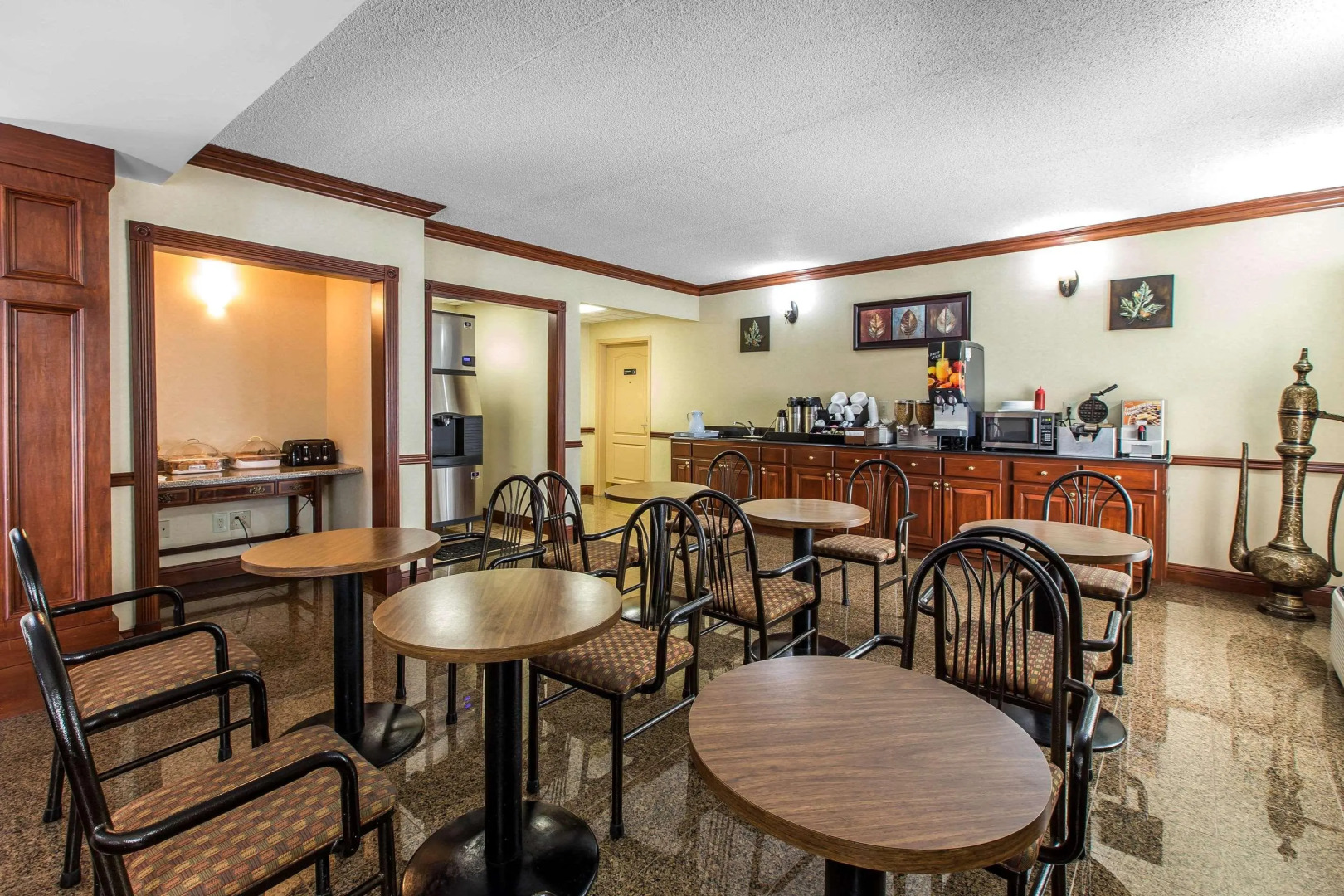 Econo Lodge At Six Flags