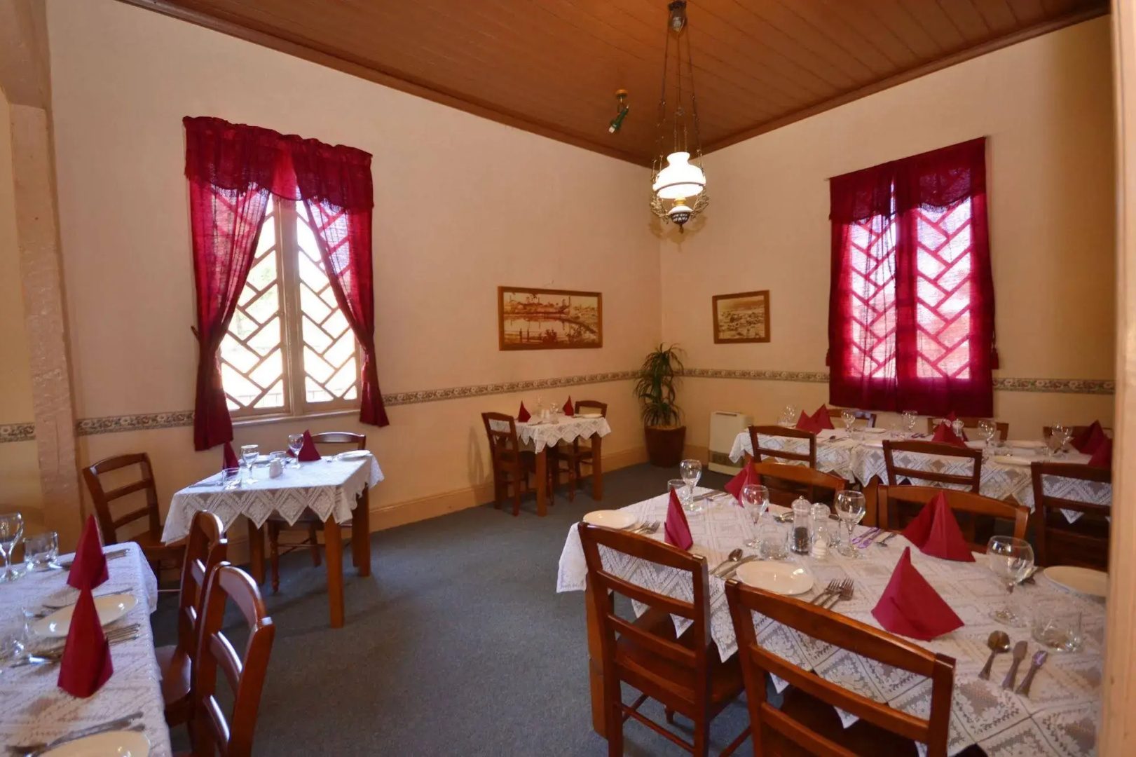 Diamond House Heritage Restaurant and Motor Inn