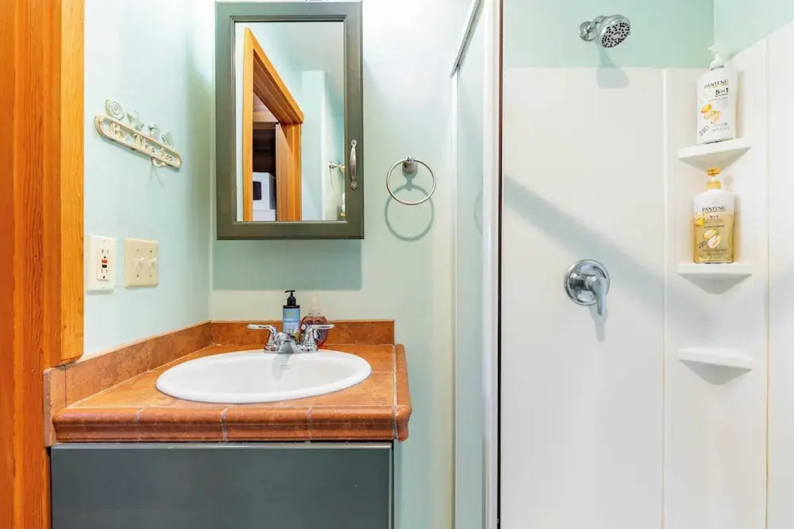 Penn Cove Overlook by Avantstay Cabin w/ Views