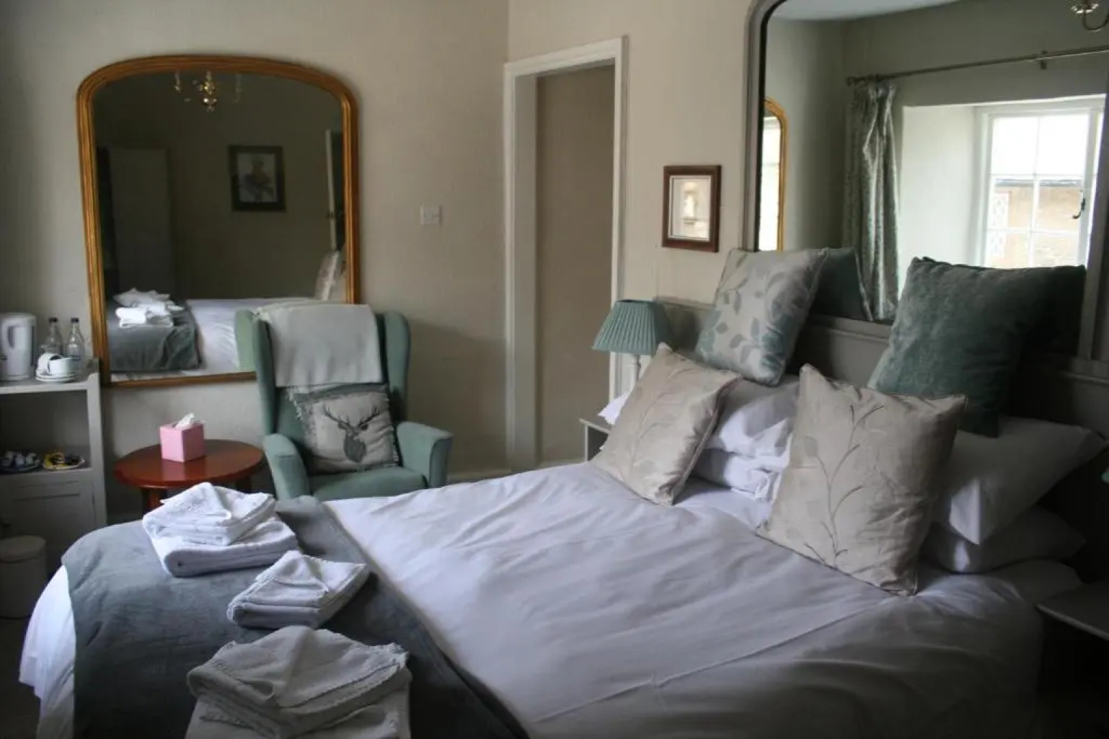 The Ilchester Arms Hotel