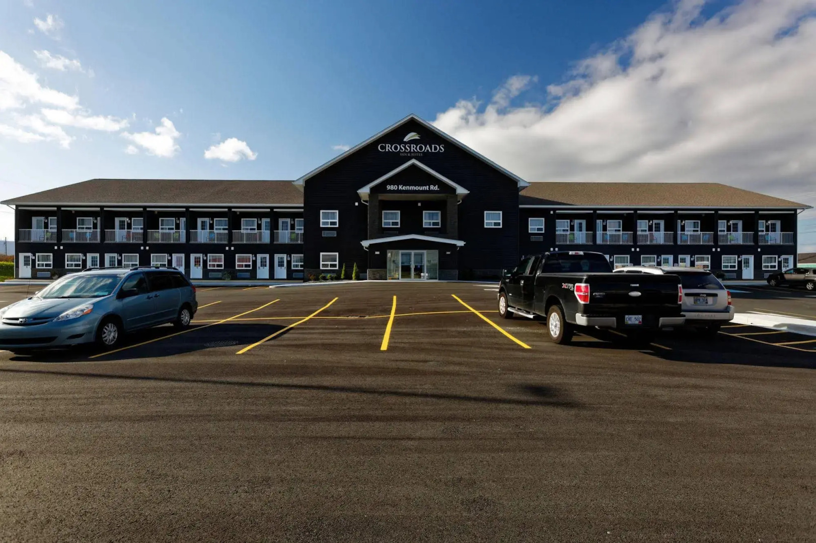 Crossroads Inn & Suites