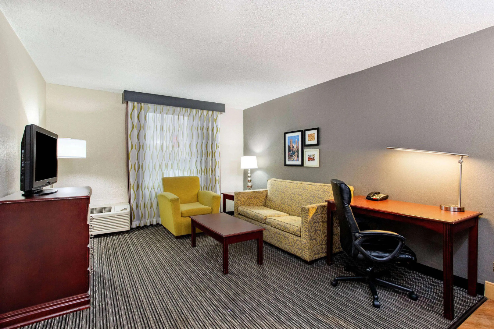 La Quinta Inn & Suites by Wyndham Indianapolis South