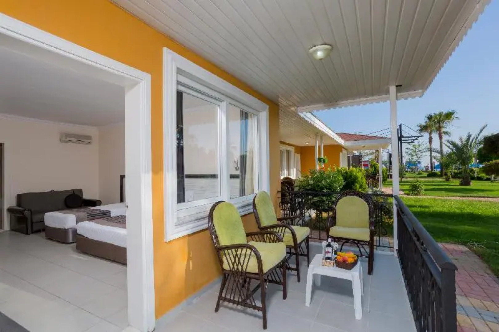 Senza Inova Beach Hotel