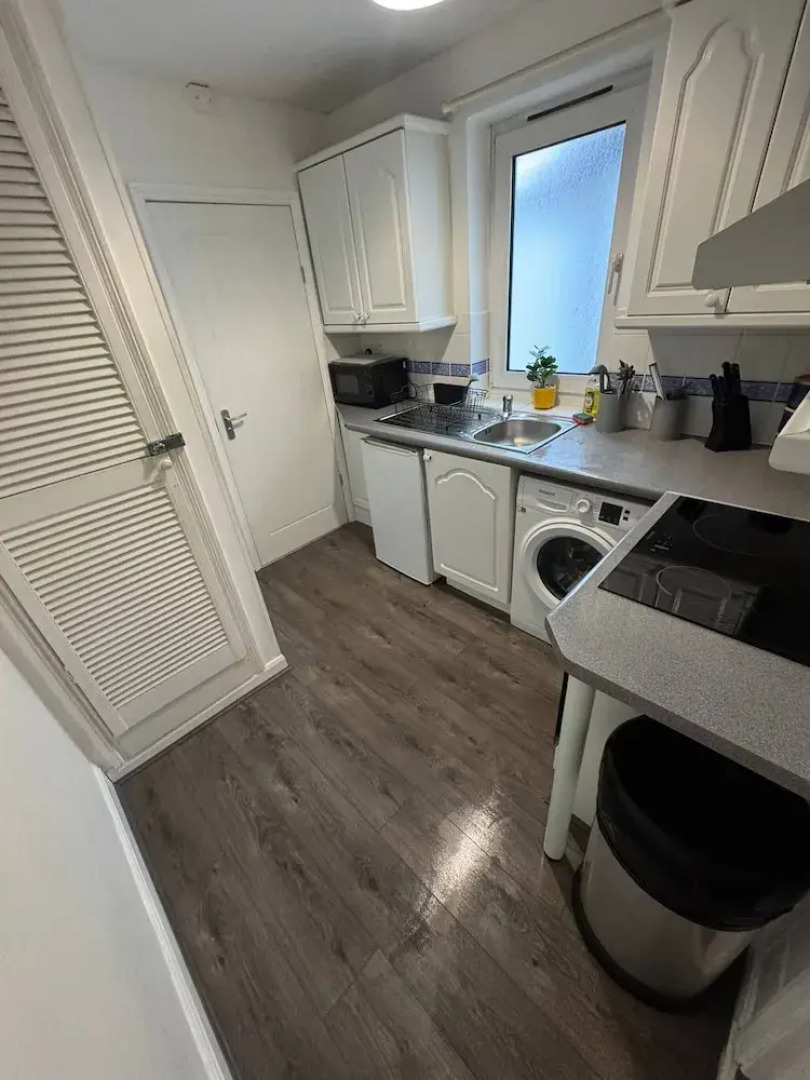 Sleek City Getaway - Walkable & Free Parking