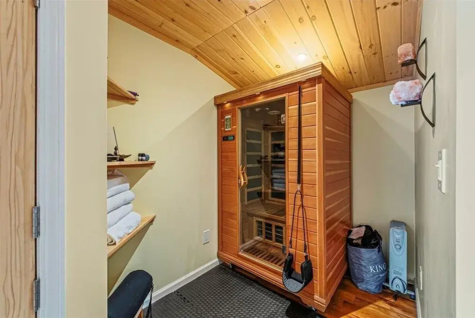 Pocono Scandinavian Cottage 2 Bedroom Cottage by RedAwning