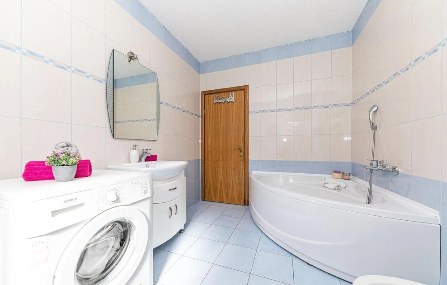 Beautiful Home in Kastel Novi With Wifi and 8 Bedrooms