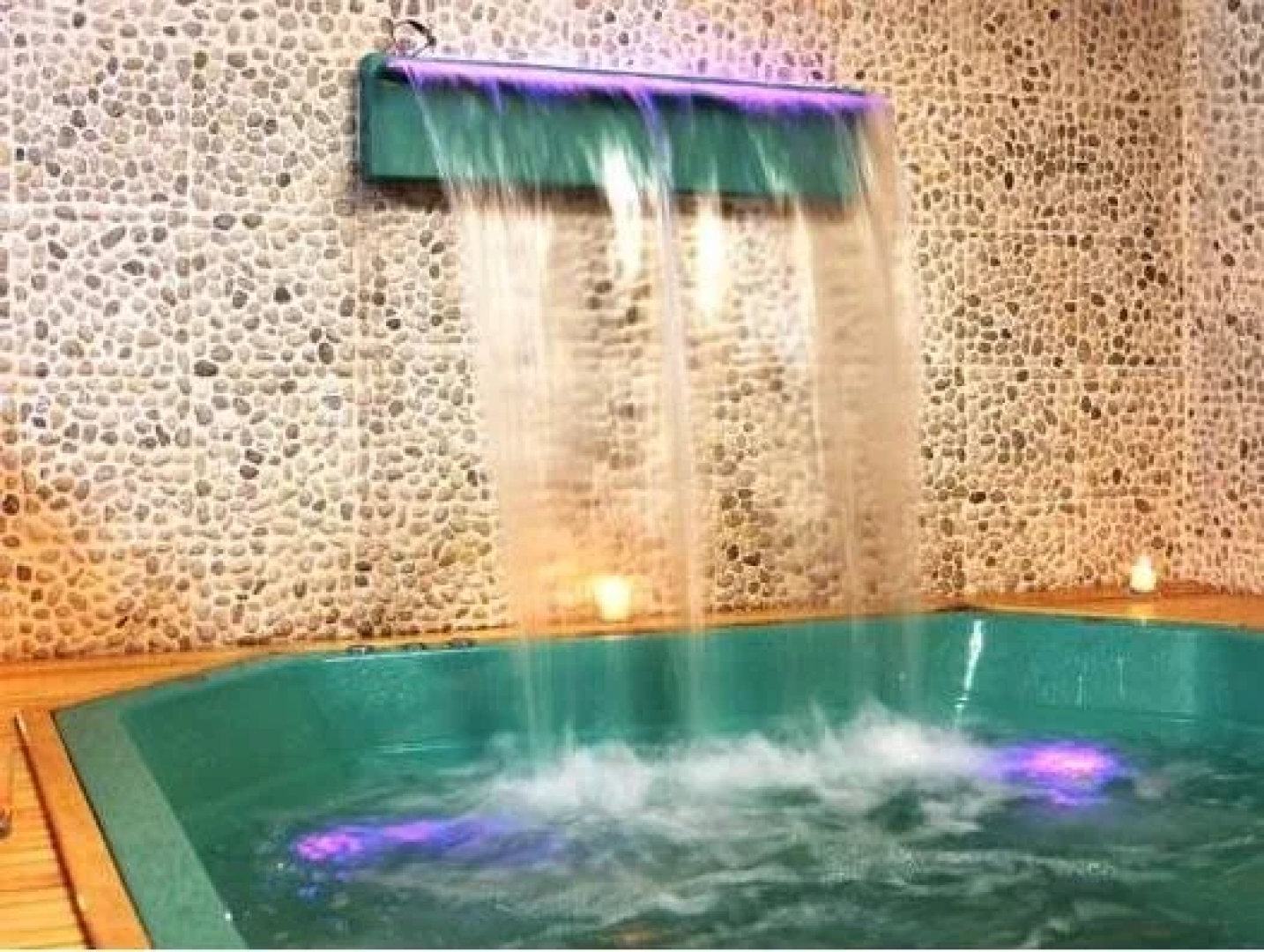 Laurents Deluxe Hotel