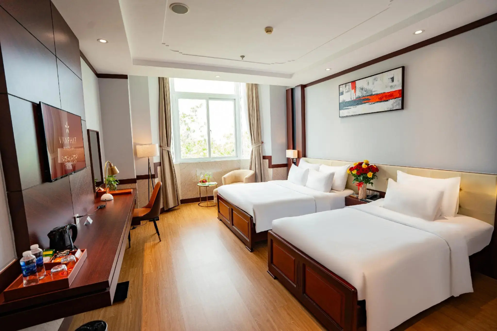 Van Phat Riverside Hotel