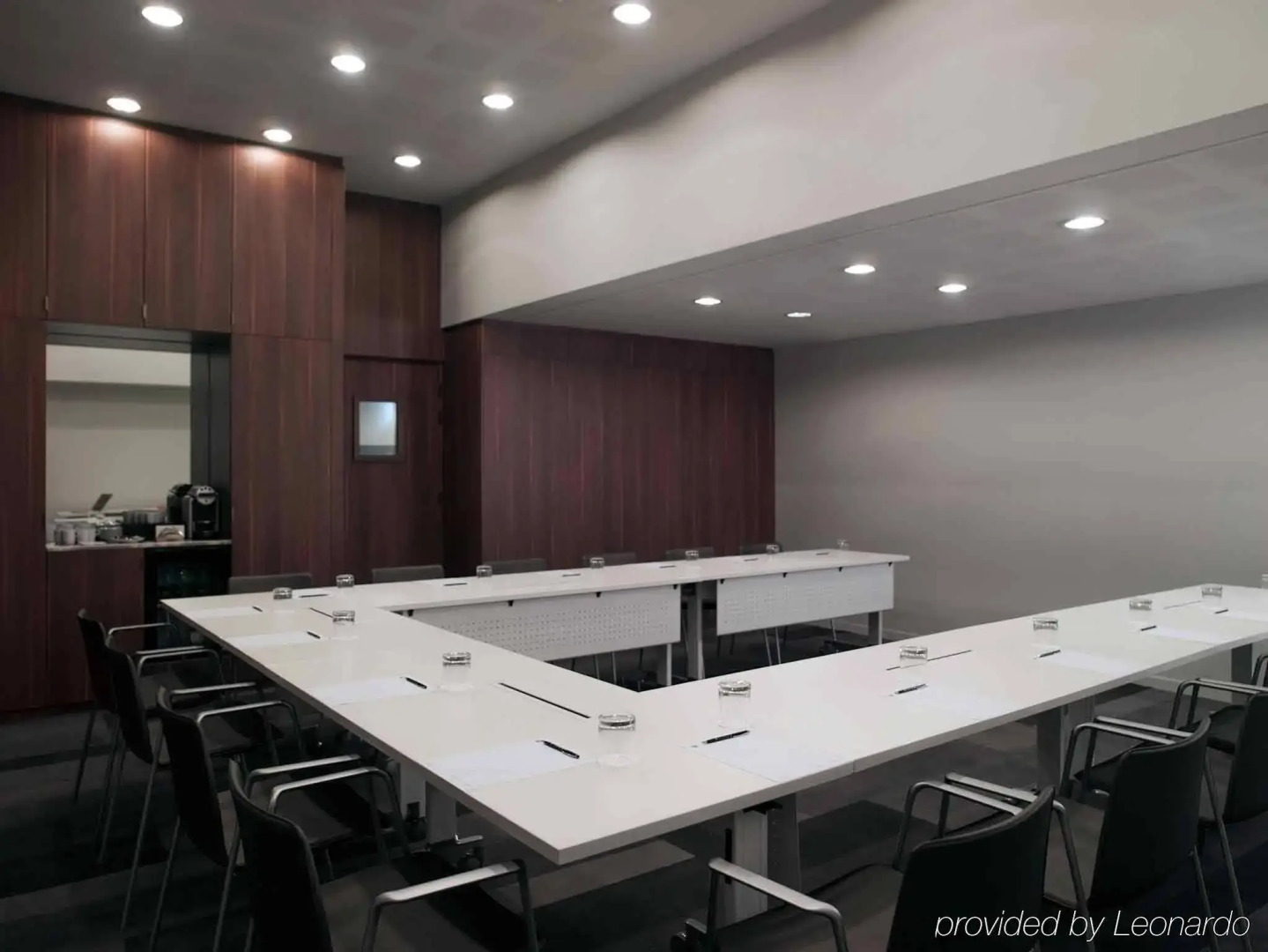 Отель Pullman Paris Tour Eiffel