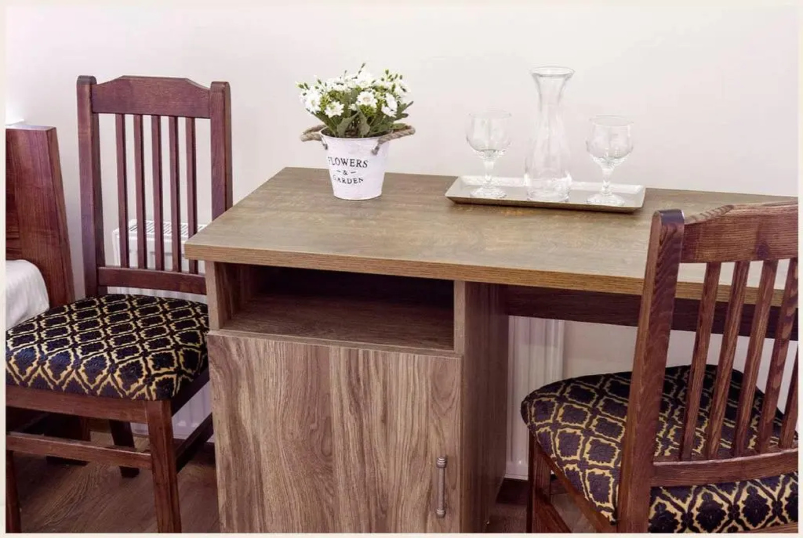 Mandarin Restoran & Hostel