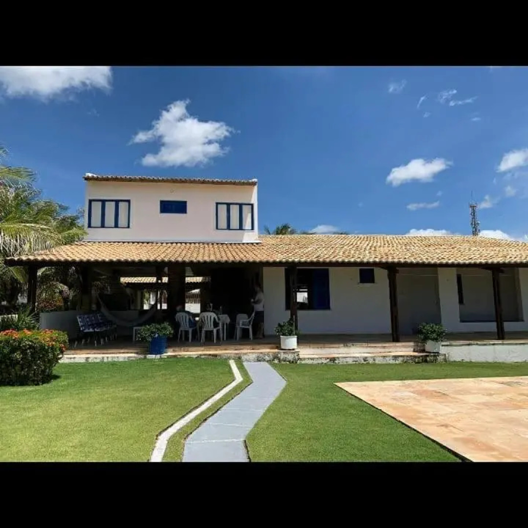 Casa duplex em frente ao mar, com 5 quartos.