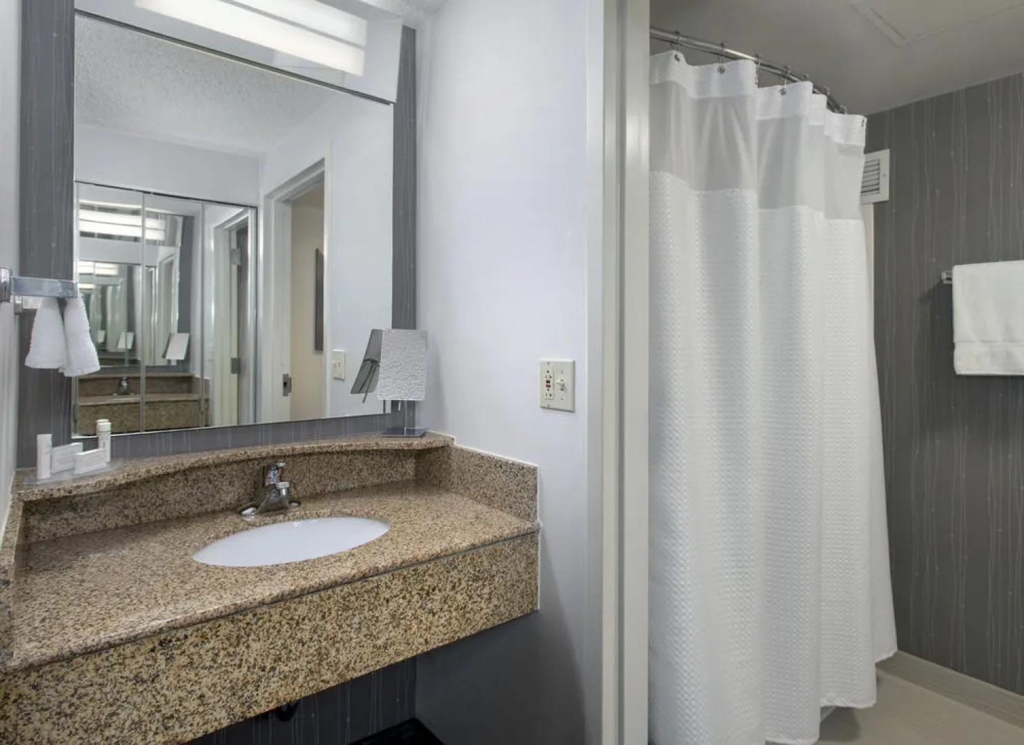 Courtyard Newark Elizabeth