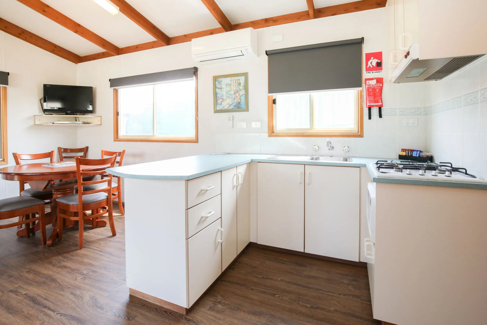 Aquarius All Suite Apartments