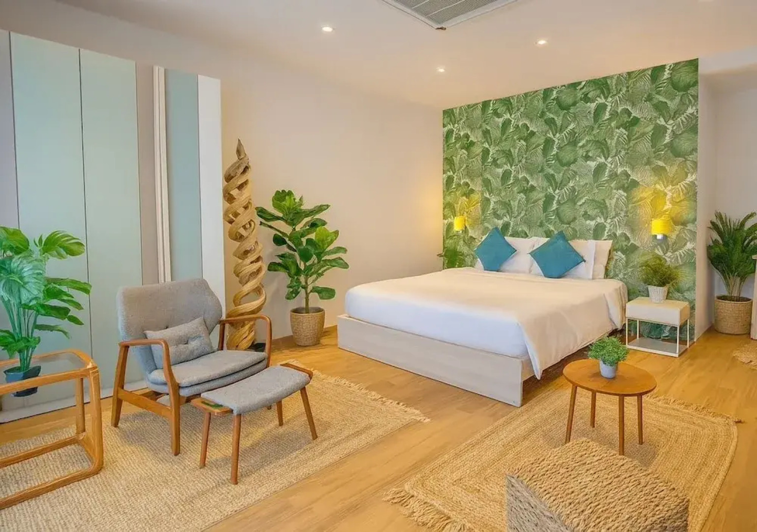 The Lush Apartments & Suites