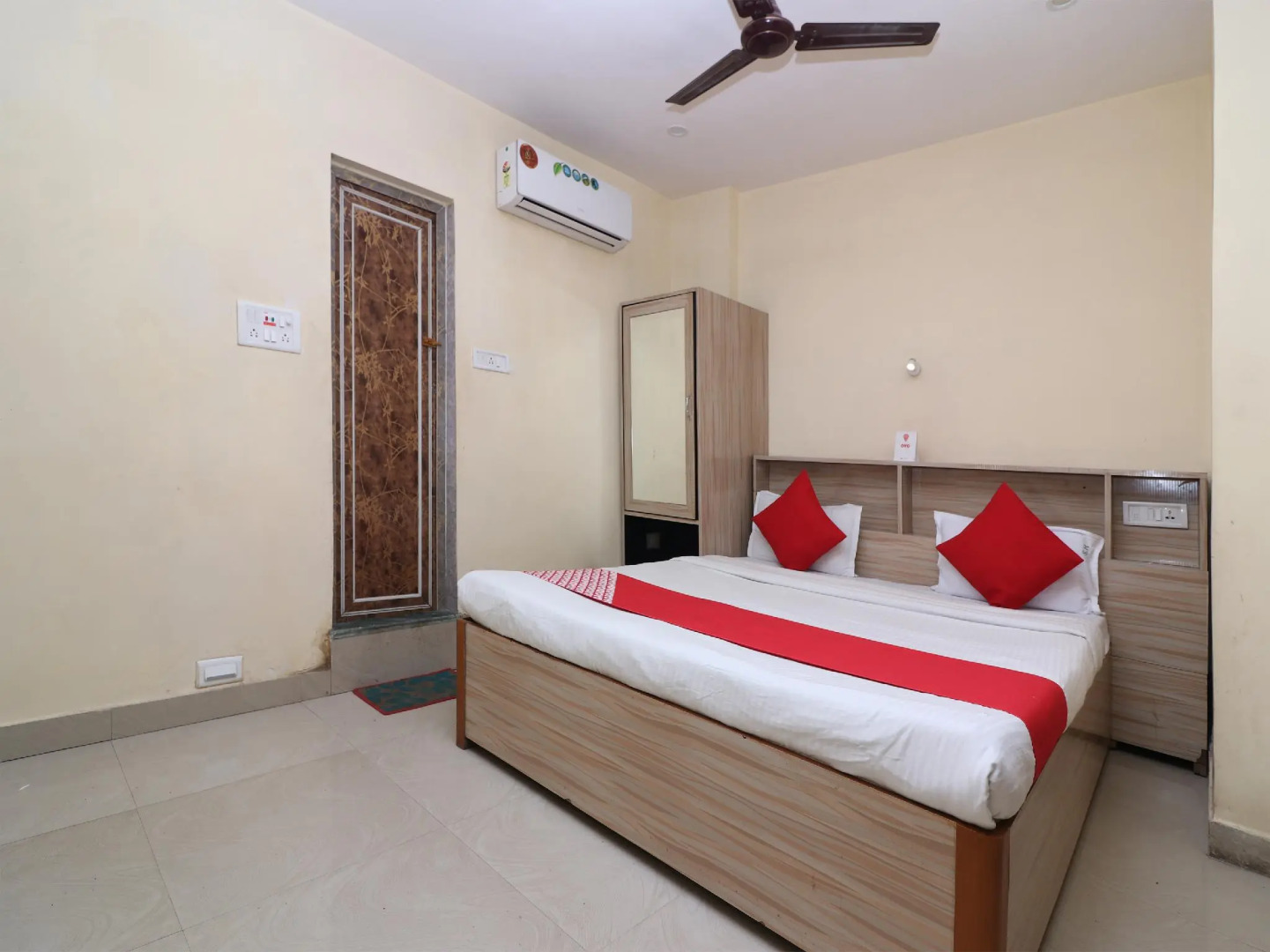 OYO 8863 Hotel Sigma