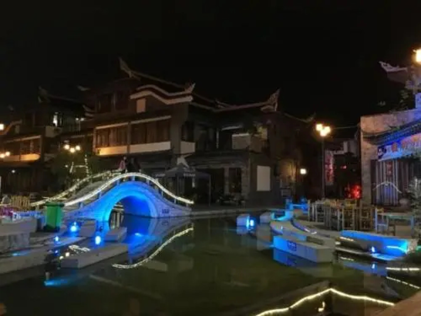 Libo Moon in Mountain Inn