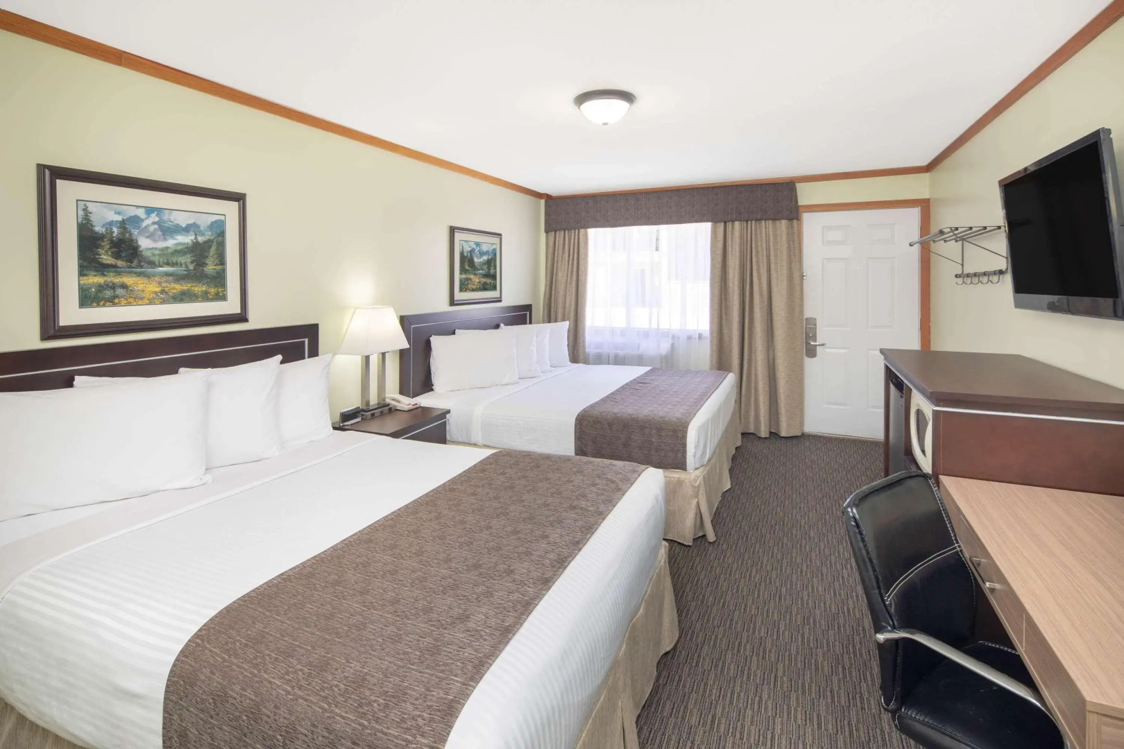 Travelodge by Wyndham Golden Sportsman Lodge