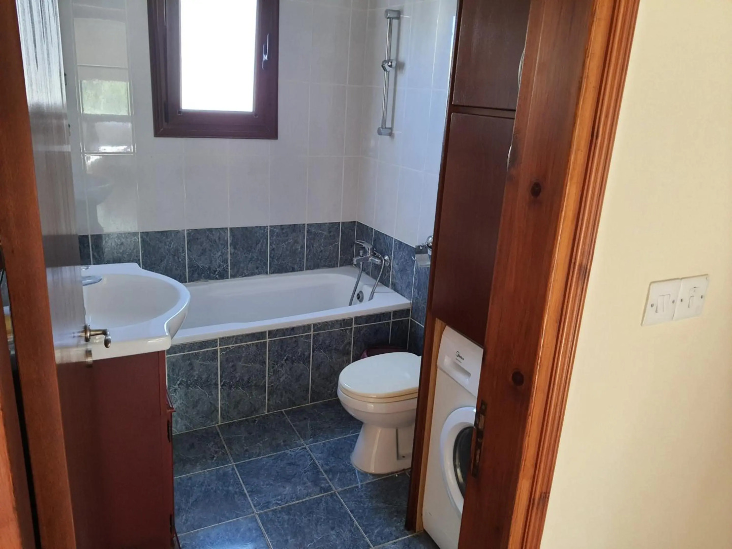 JOANNA SUNSET APTS Pomos