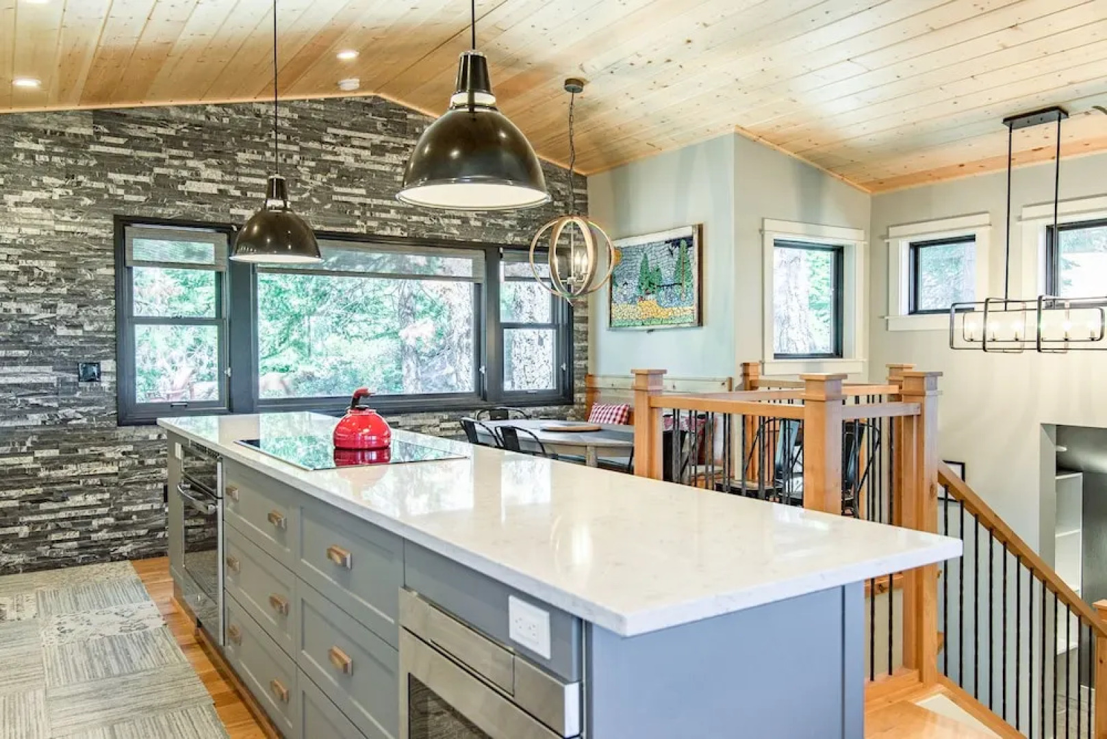 4br Lake View W/ Double Decks 4 Bedroom Cabin