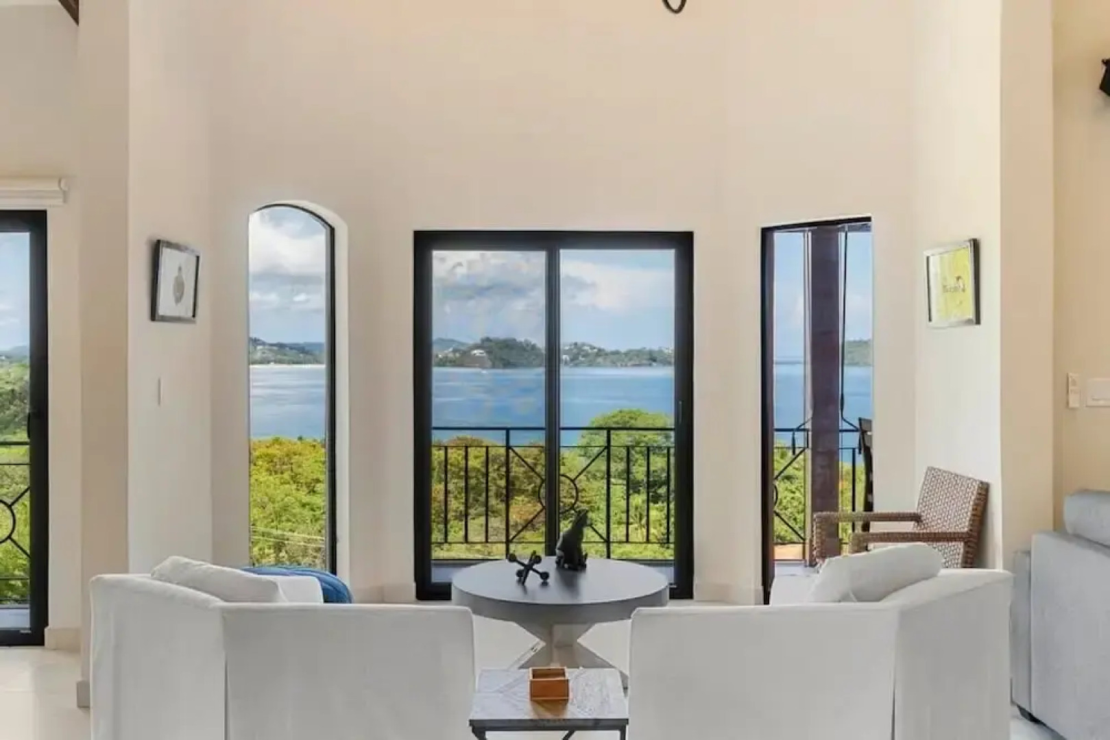 Stylish Villa with Brand-New Furniture, Panoramic Ocean Views, and Infinity Swimming Pool & Hot Tub