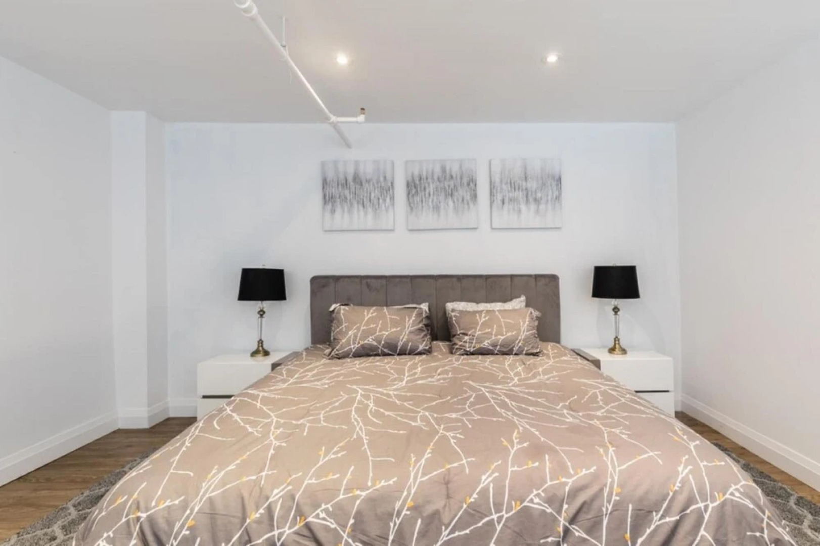 Spacious 2Br Dundurn Loft Rooftop Terrace Parking Gym