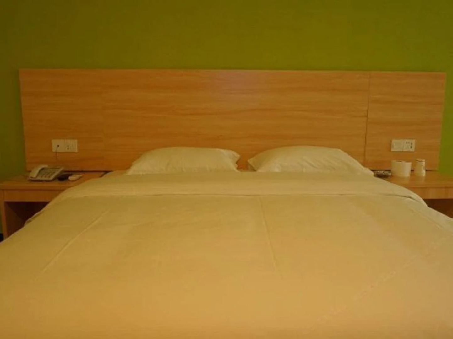 8 Inns Fenggang Xingao Shopping Plaza Branch