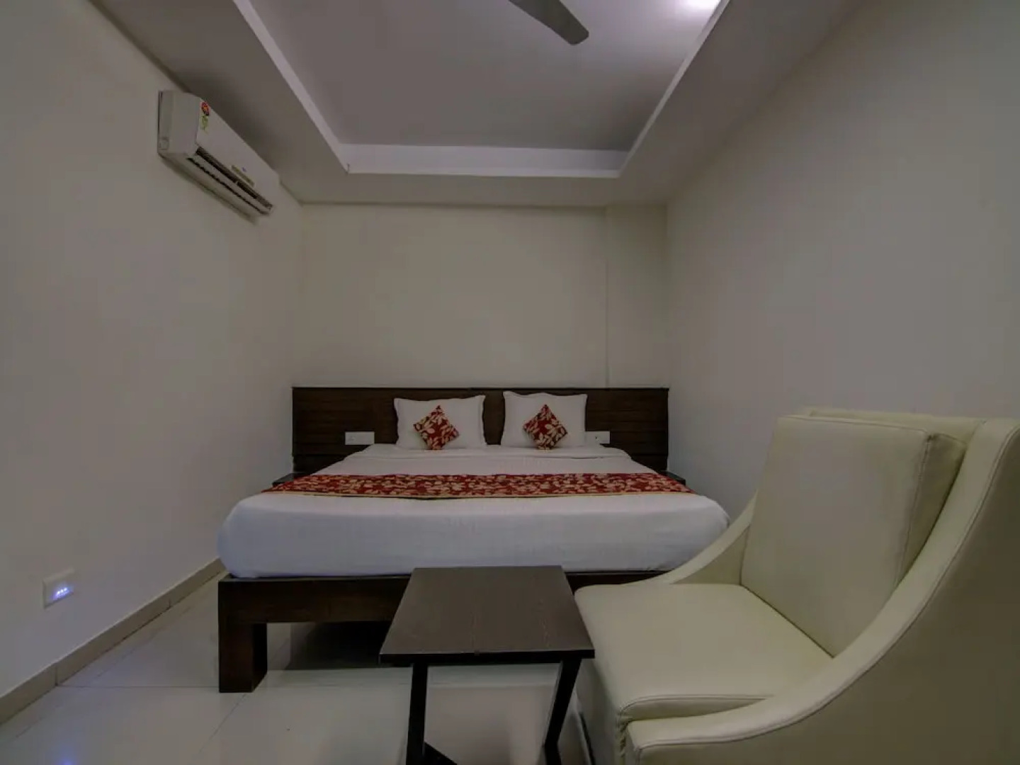 OYO 15108 Hotel Galaxy Inn