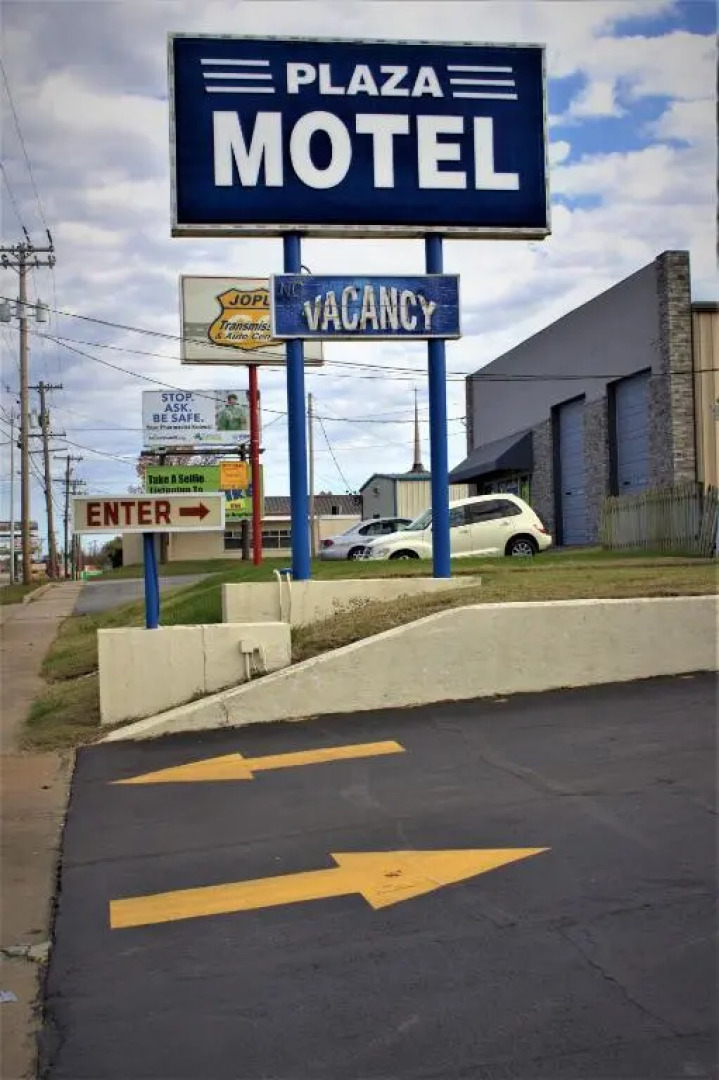 Plaza Motel