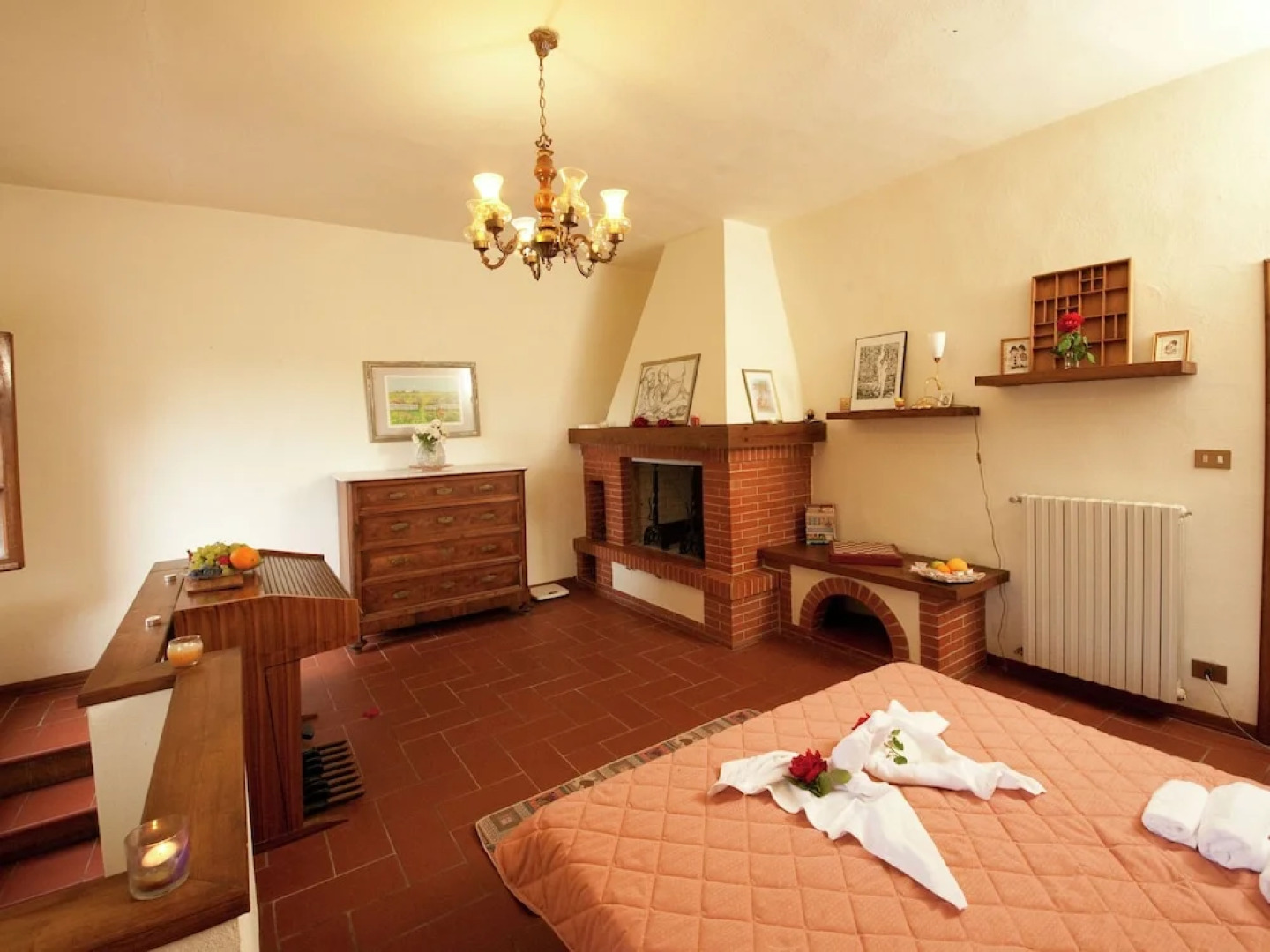 Spacious Villa in Monte San Savino with Swimming Pool