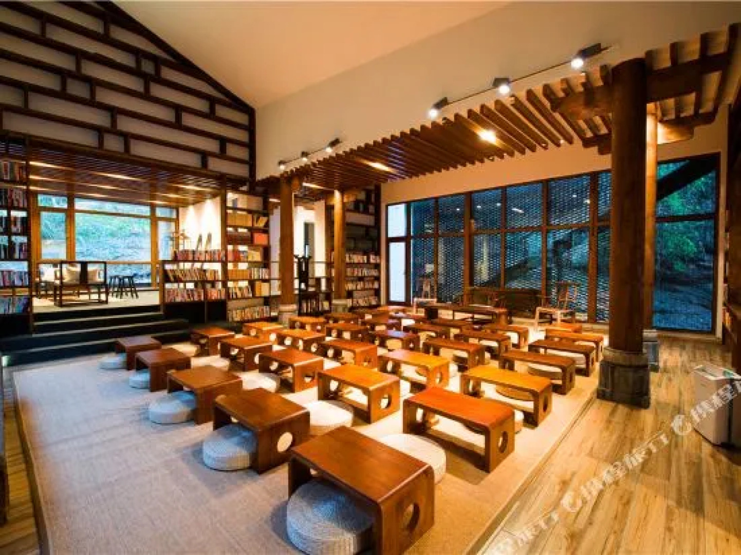 Zizai Pingjiang Wild Luxury Resort