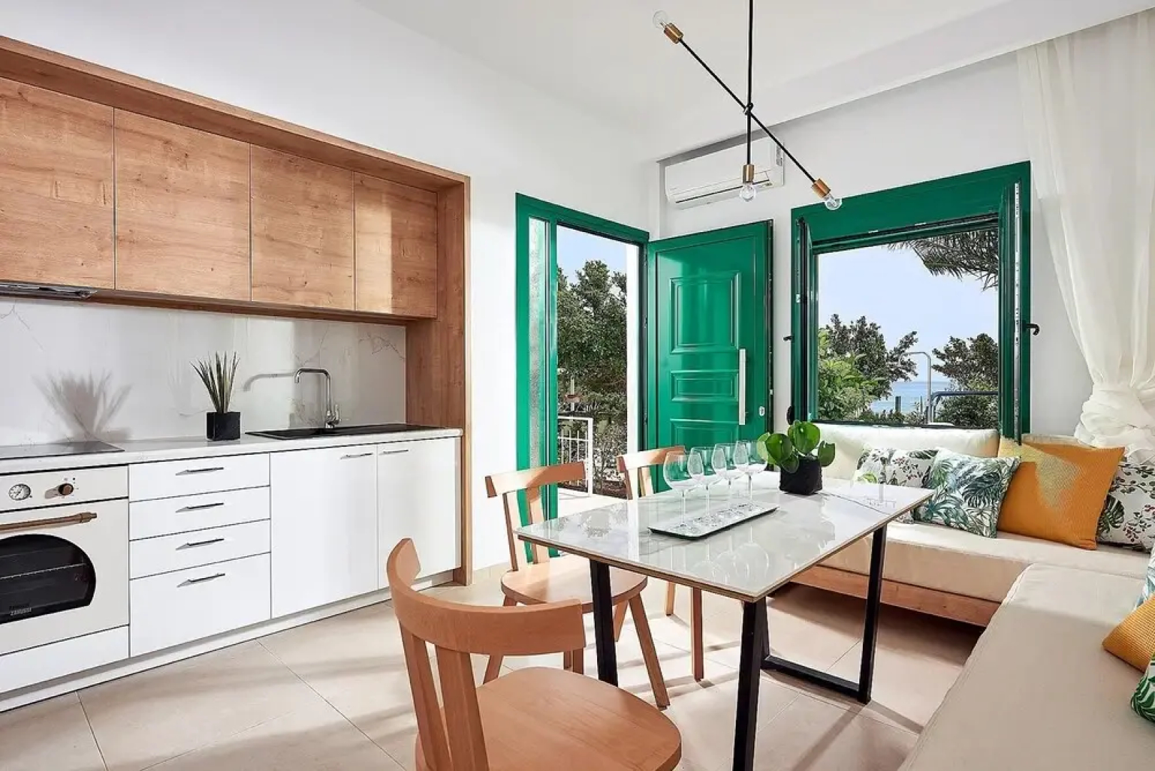 Seafront Villa With Private Pool and Kids Playground 300m From Restaurants