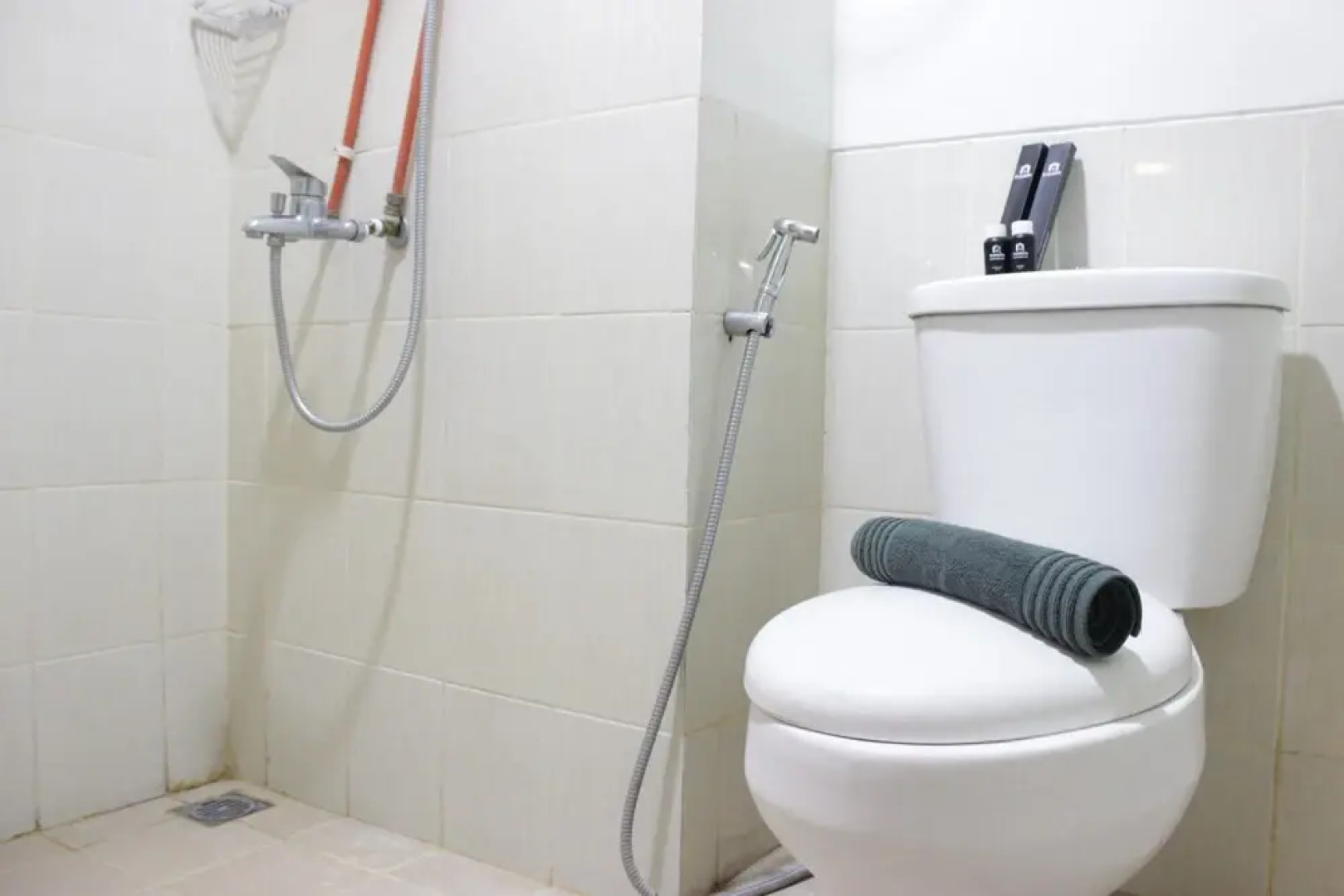 Spacious Studio Apartment At Easton Park Jatinangor Near Unpad