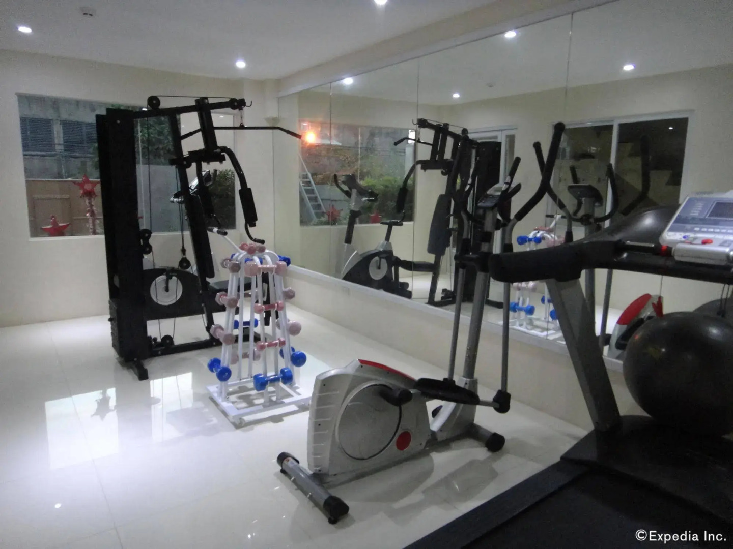 RedDoorz @ Grand Apartelle Hernan Cortes Cebu