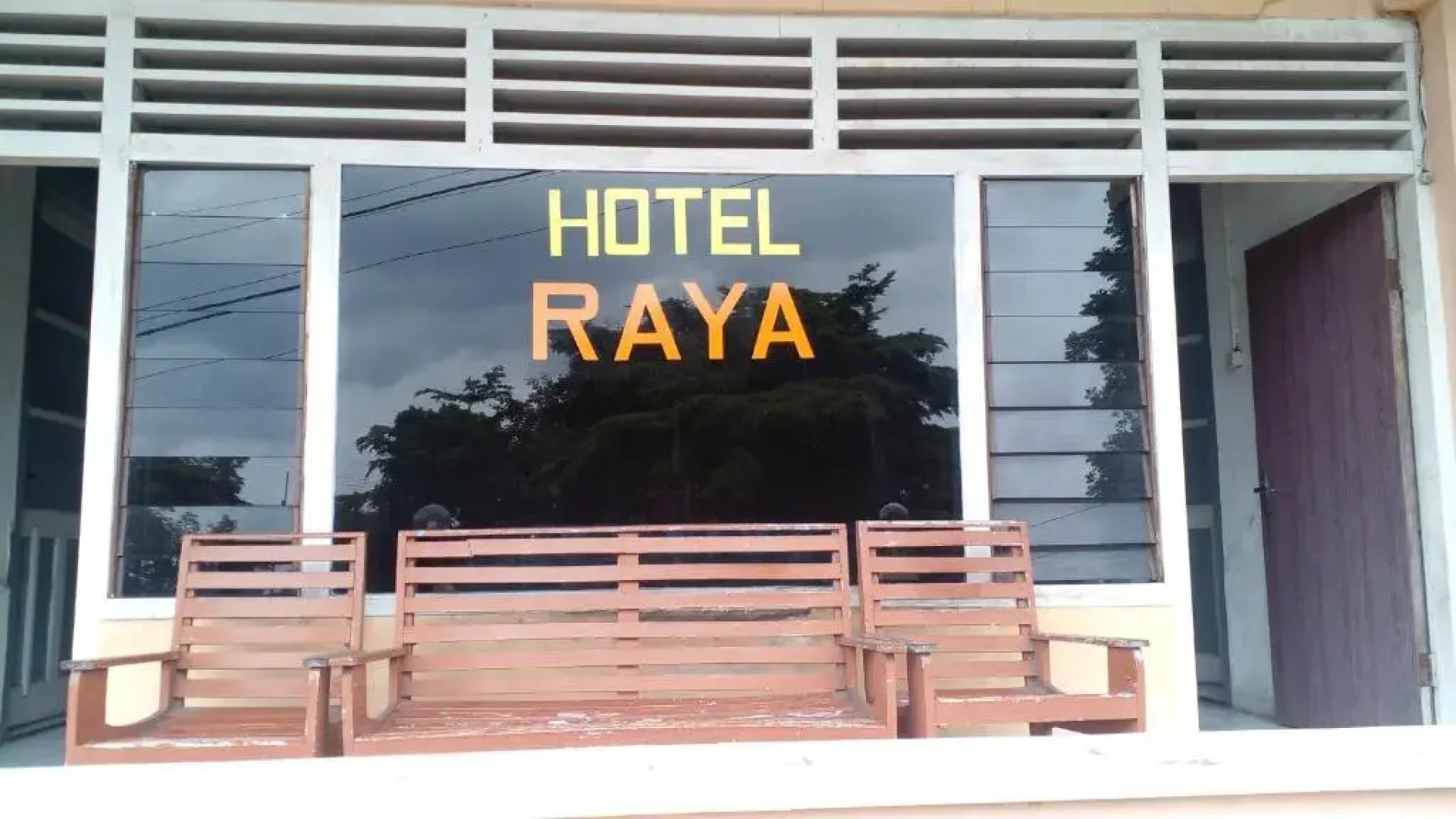 Hotel Raya by OYO Rooms