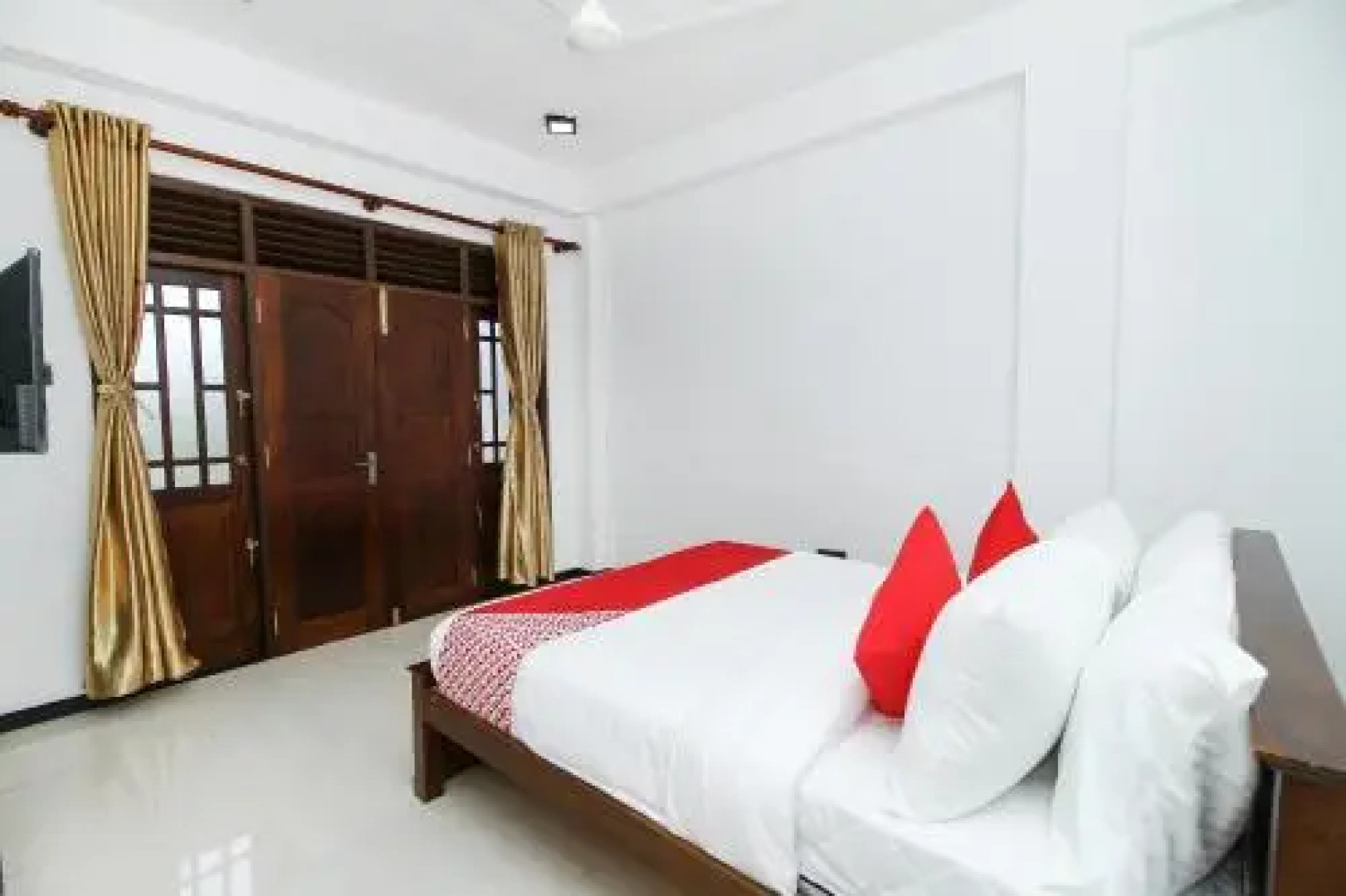 OYO 407 Royal Rich Villa