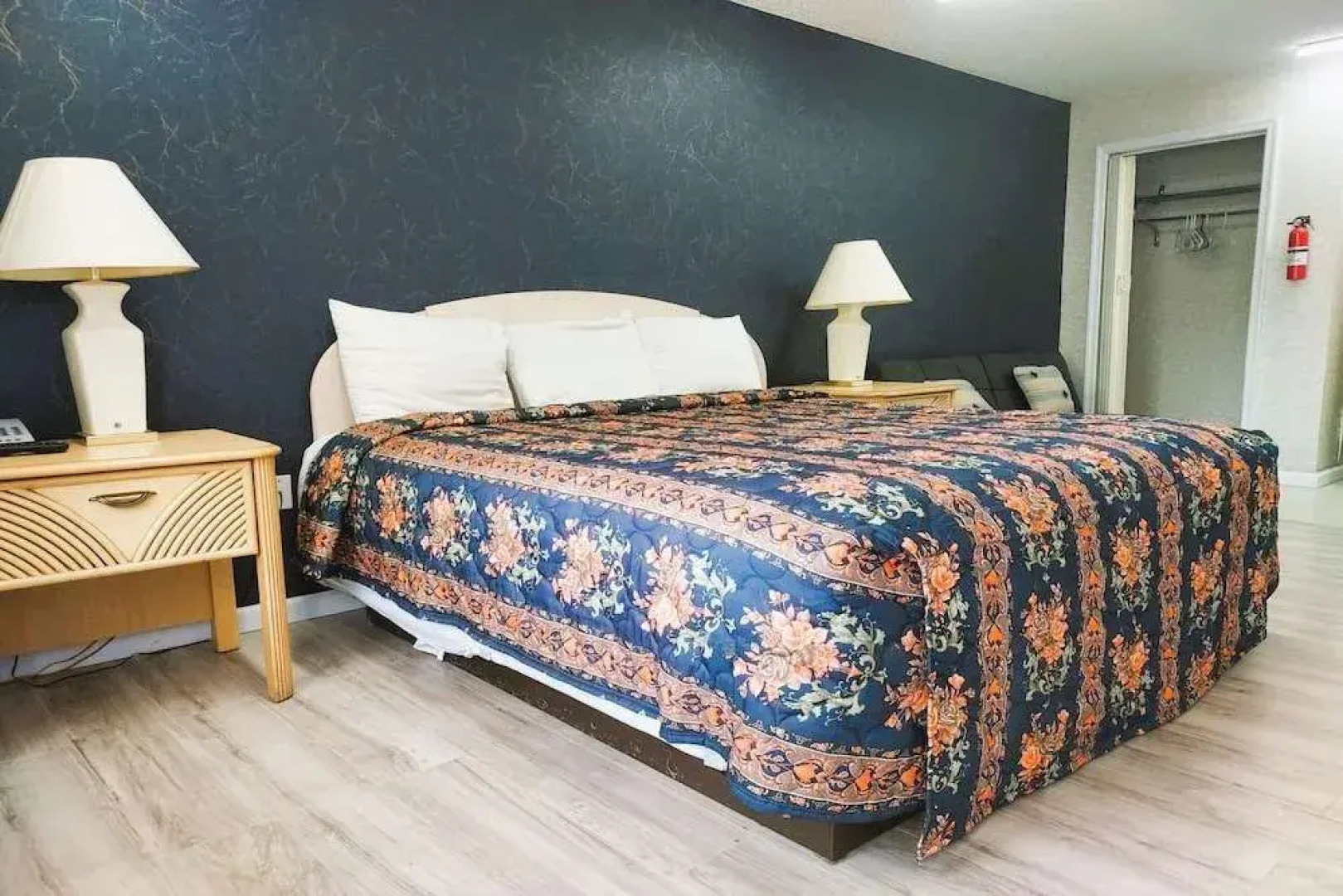Studio Inn & Suites