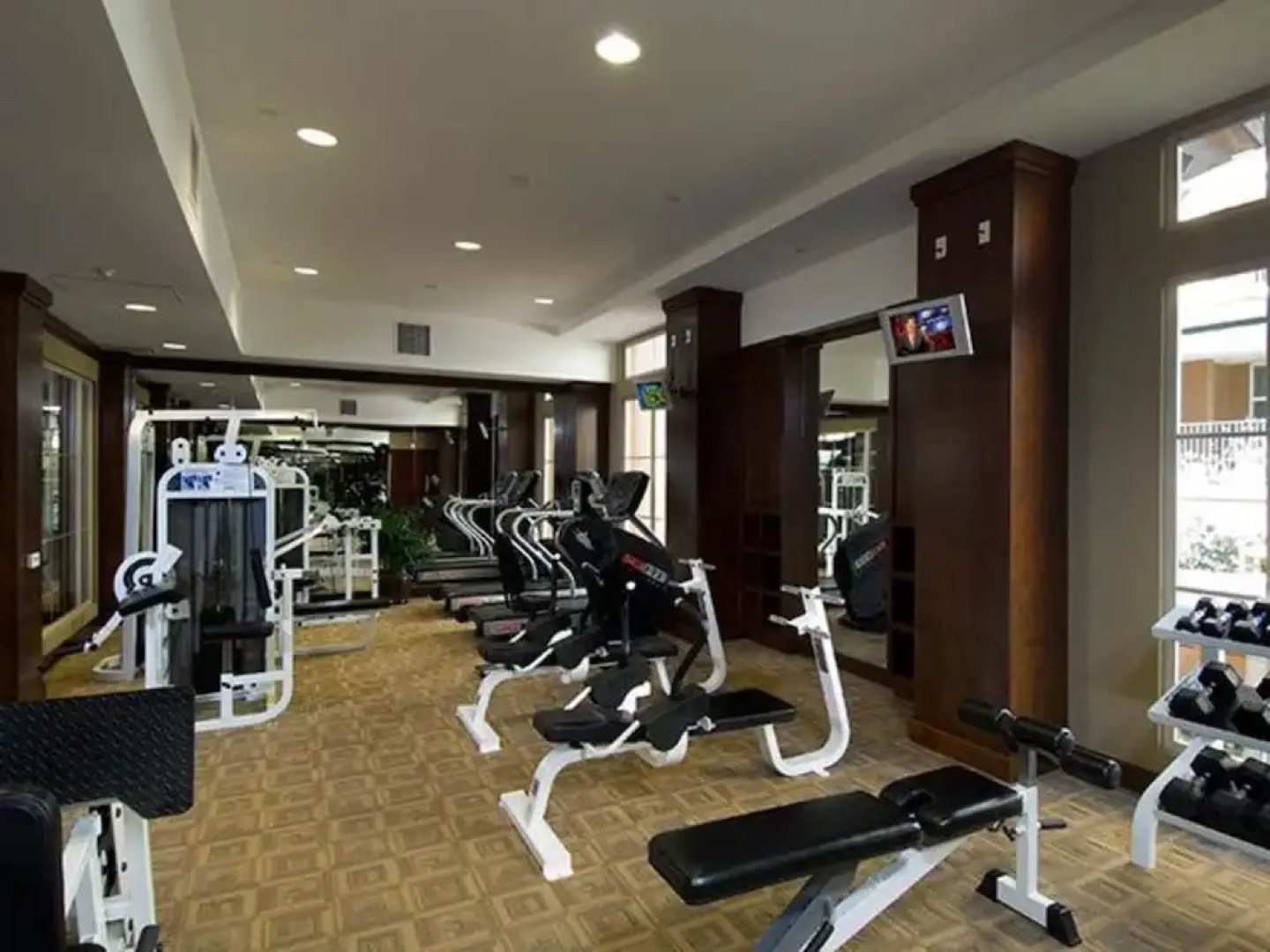 Global Luxury Suites at Commodore Drive