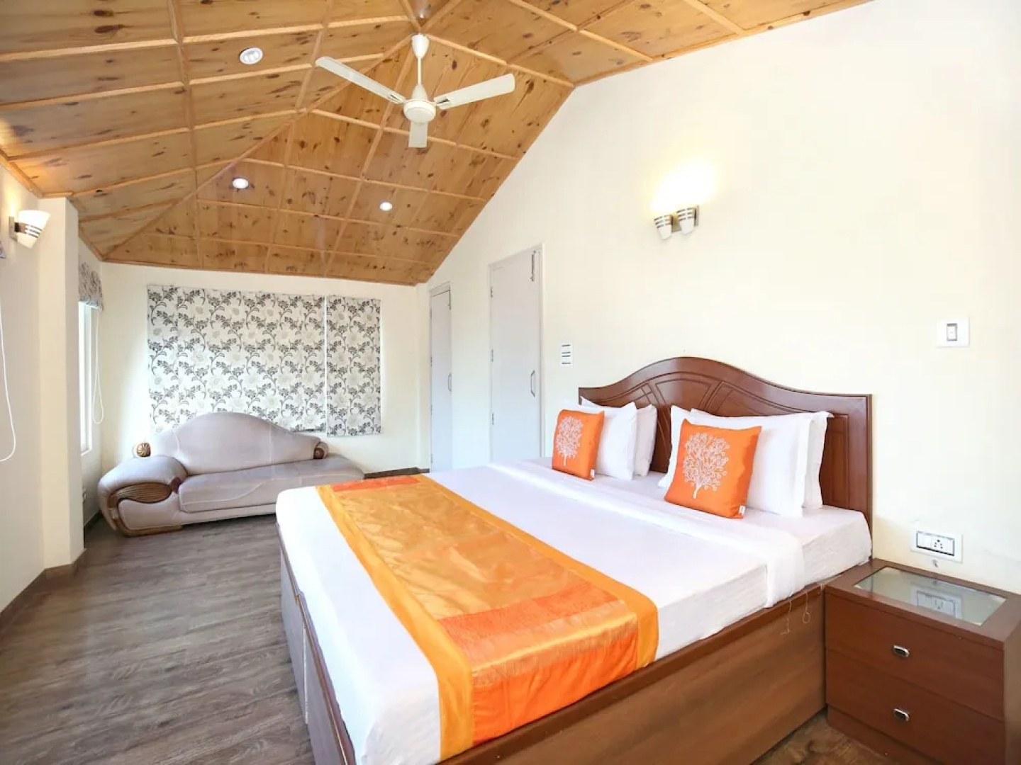 OYO 12185 Home Wayside Villa 3BHK Apartment Kasauli